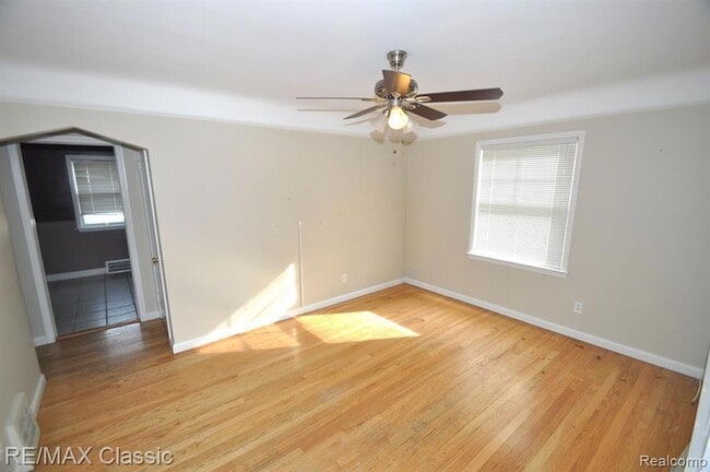 Building Photo - 1208 N Wilson Ave