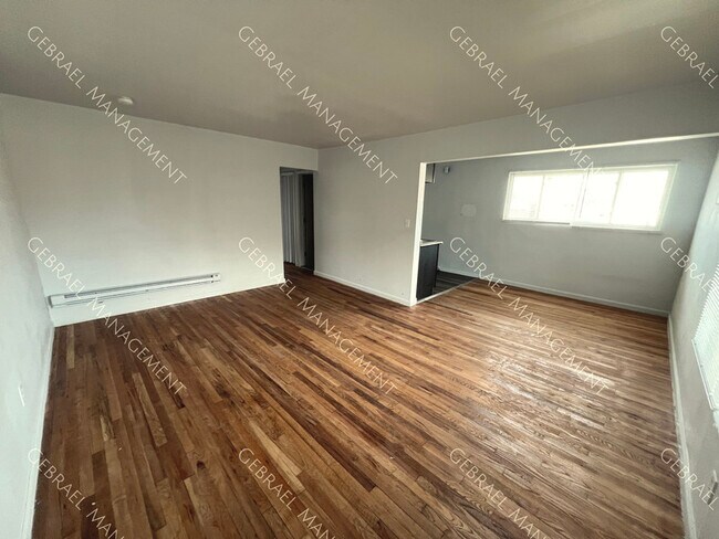 Foto del edificio - 10235 Whittier Ave