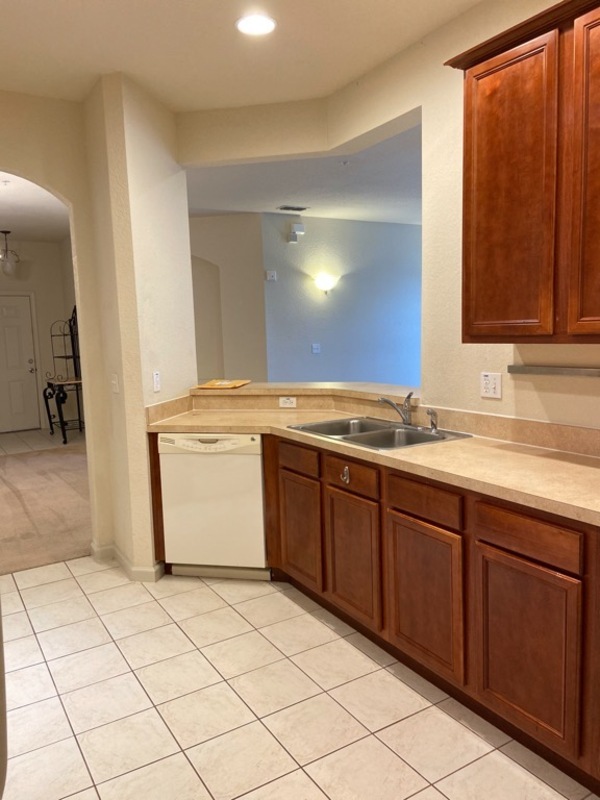 Foto del edificio - 3001 Laurel Park Ln