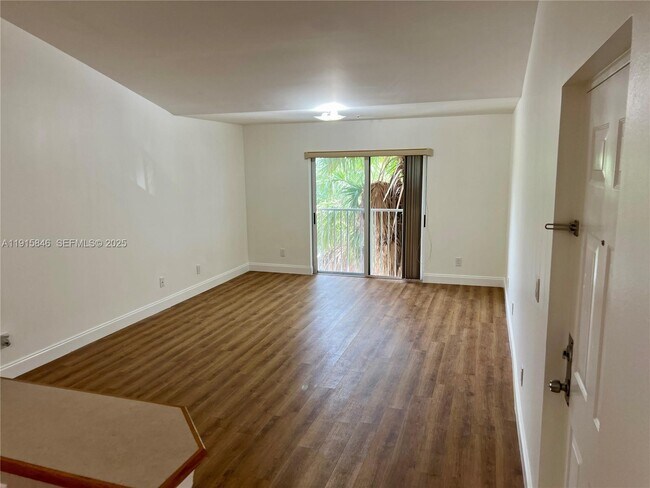 Foto del edificio - 9905 Westwood Dr