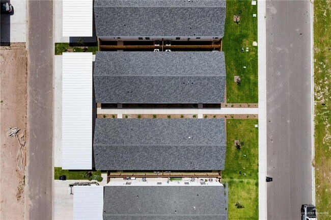 Foto del edificio - 612 Oriole Rd