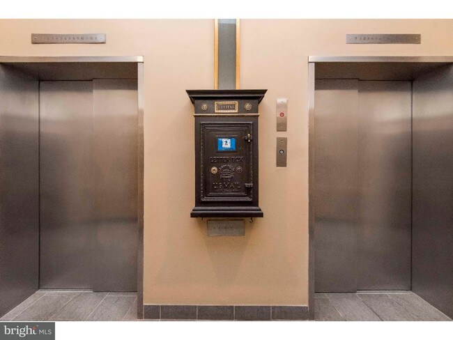 Foto del edificio - 220 S 16th St