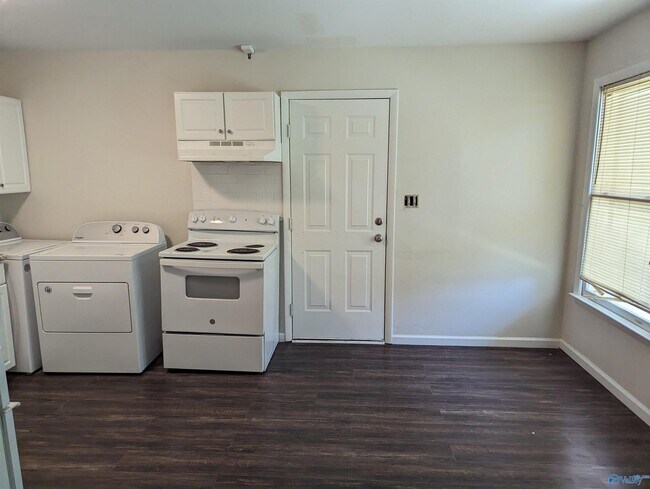 Building Photo - 2106 Griffith Dr NW