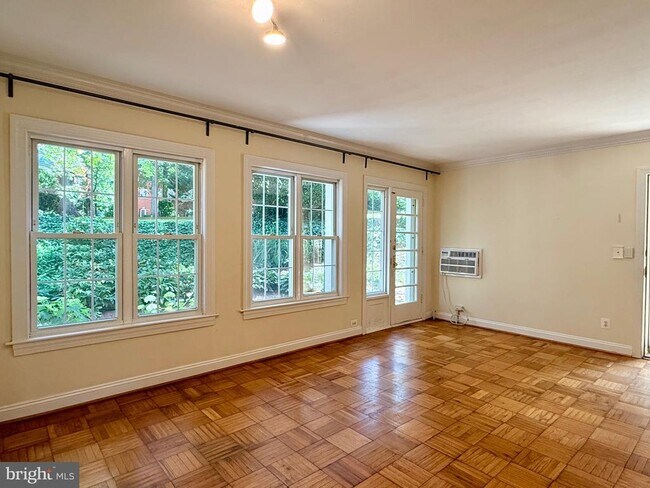 Building Photo - 1628 Ripon Pl