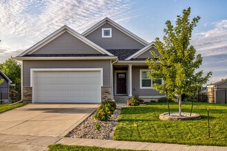 Building Photo - 5447 Rowling Dr