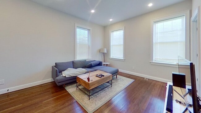 Photo - 2017 Comm Ave Apartment
