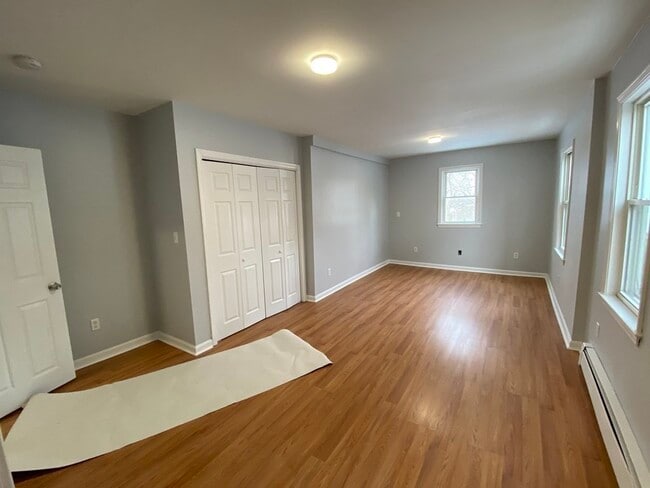 Building Photo - 9 Sanderson Pl