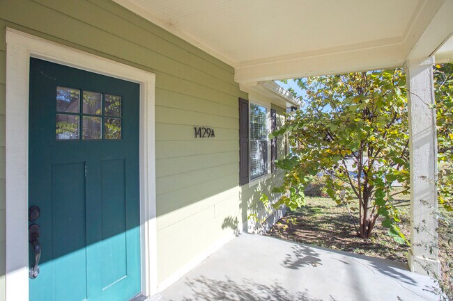 Foto del edificio - 1429 Litton Ave