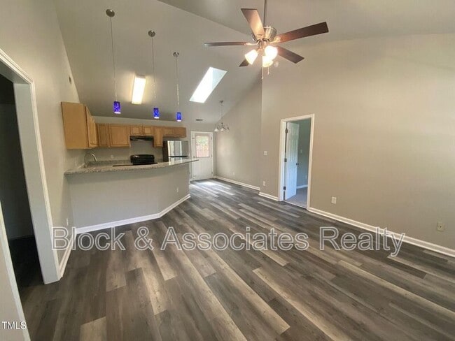 Photo - 116 Archdale Dr House