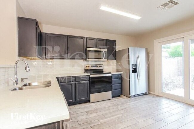 Foto del edificio - 9331 W Irma Ln