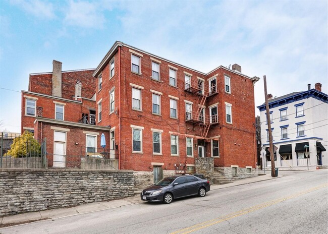 Building Photo - 561 Milton St