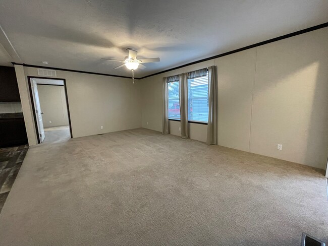 Building Photo - 214 Borman