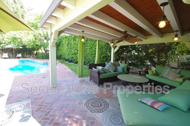 Building Photo - 23338 Los Encinos Way