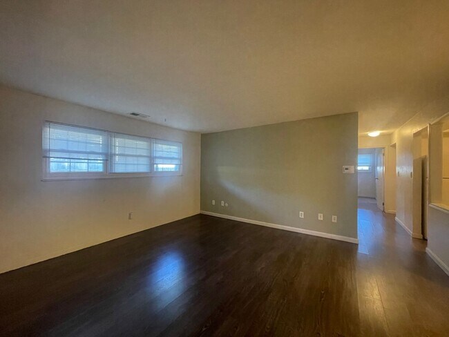 Foto del edificio - 5285 Portland St