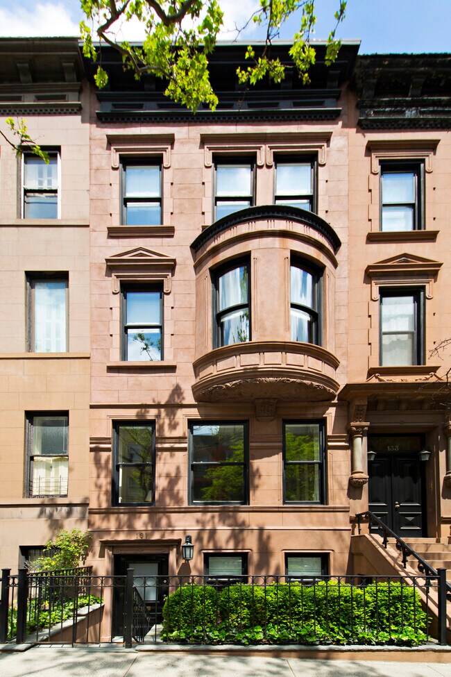 Foto del edificio - 131 E 92nd St