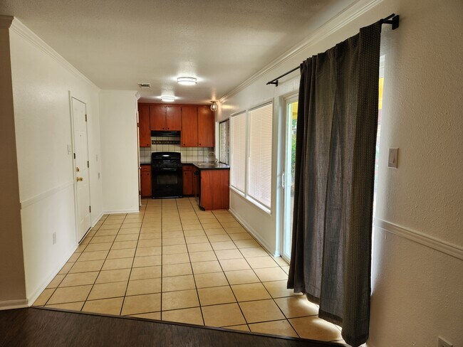 Building Photo - 417 Wallace Dr