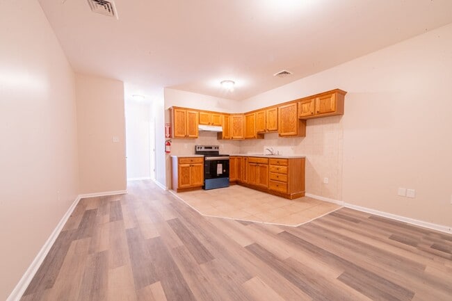 Building Photo - 1-Bedroom Apartment with Open Kitchen and ...