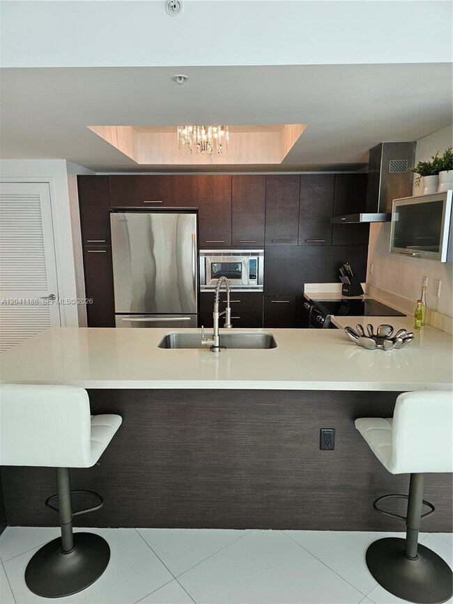 Foto del edificio - 150 Sunny Isles Blvd