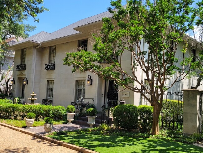 Building Photo - 4305 University Blvd