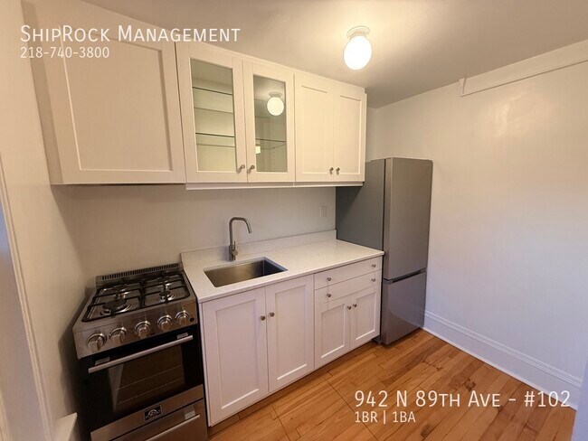 Foto del edificio - 942 89th Ave W