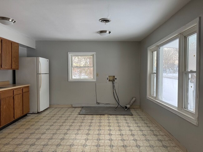 Building Photo - 3 Bedroom Home For Rent in Carbondale