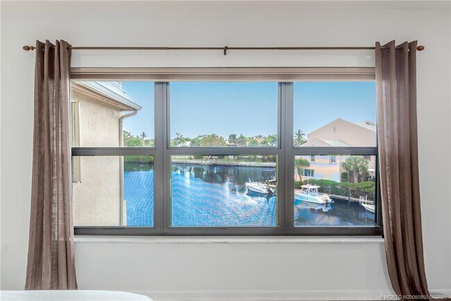 Foto del edificio - 3901 SE St Lucie Blvd