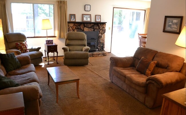 Foto del edificio - Single level 3BD Close to Heavenly & the casinos! Avail. for a 3–6-month seasonal lease starting ...