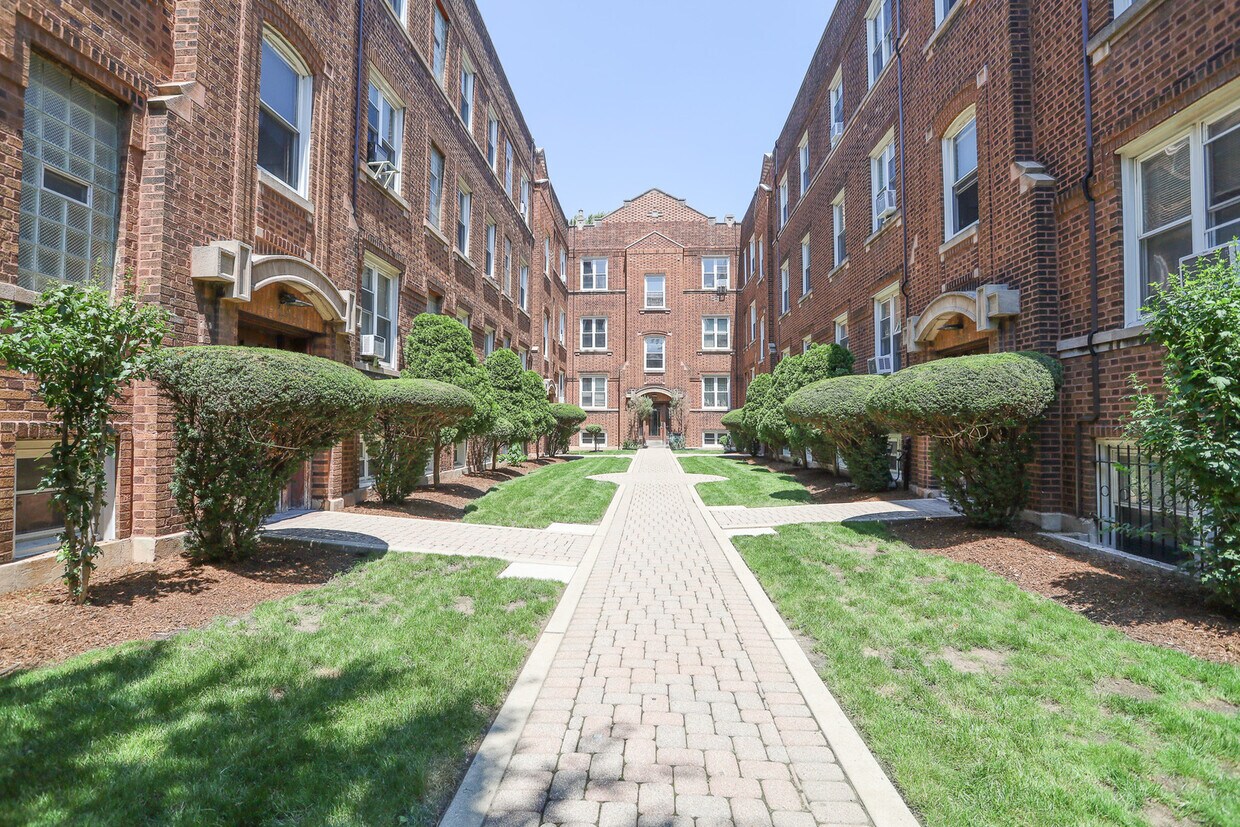 Foto principal - 654.5 W Oakdale Ave