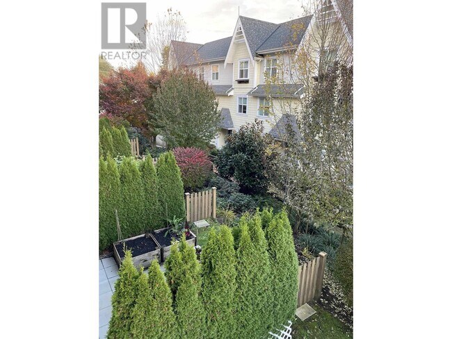 Photo du bâtiment - 7250-7250 18th Ave