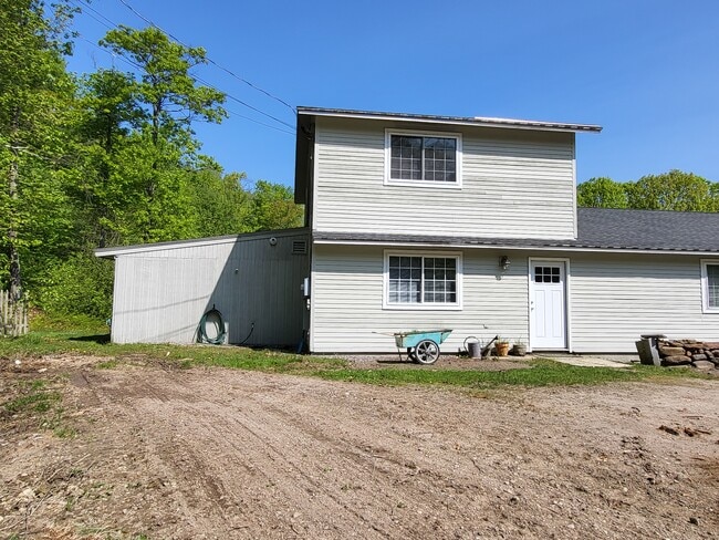 Front and parking for apartment - 330 Craney Hill Rd