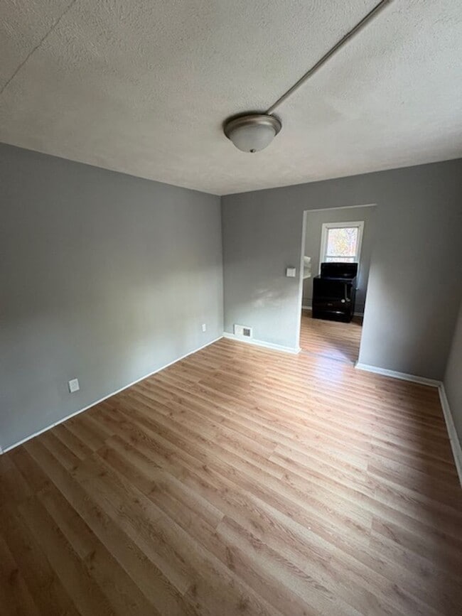 Building Photo - 1311 N Flora Ave