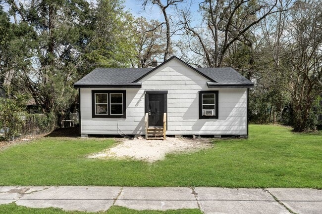 Building Photo - 1227 Dena St