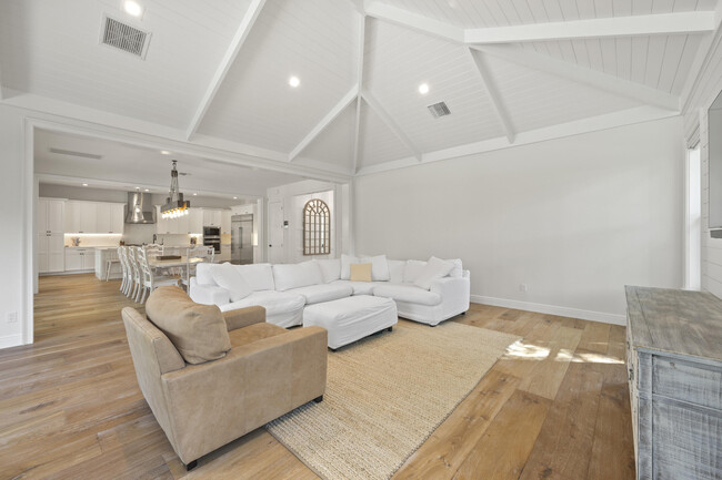 Foto del edificio - 5561 Hibiscus Rd