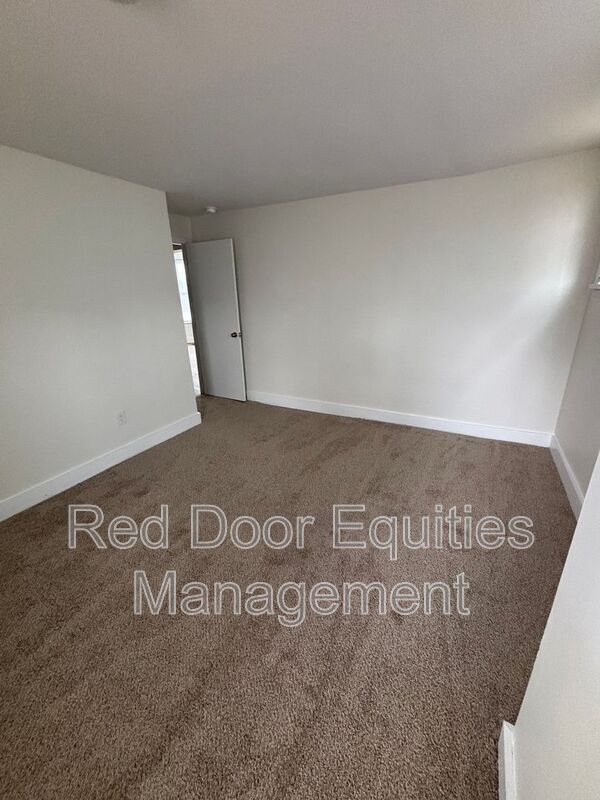 Building Photo - 522 N High St