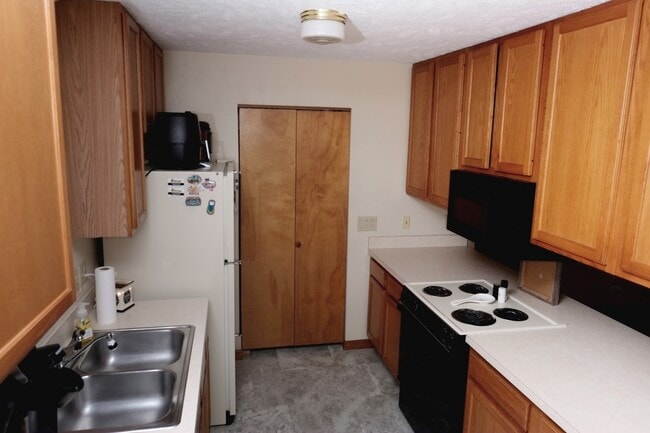 Building Photo - 401 Fielding Ct