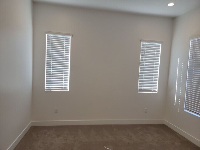 Foto del edificio - Brand New 3 Bedroom Home in Hidden Valley!