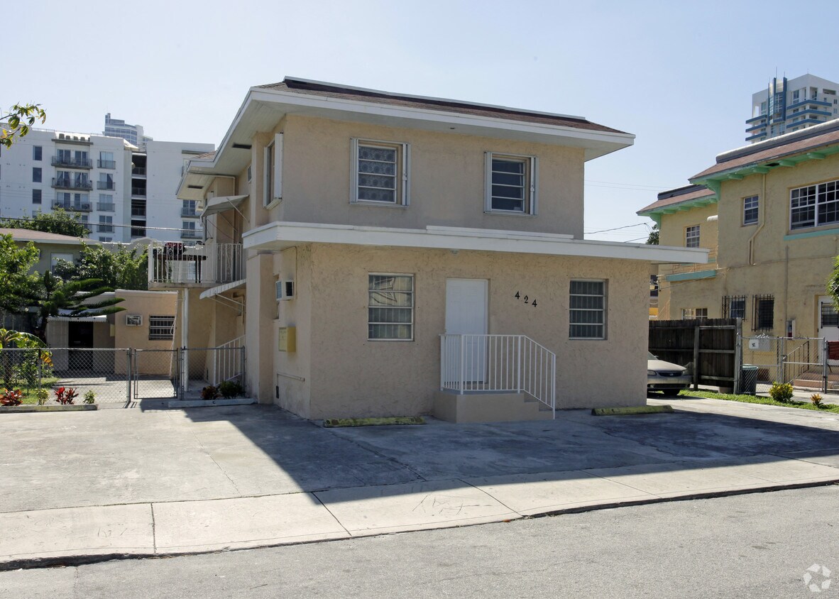 Primary Photo - 424 NE 26th Ter