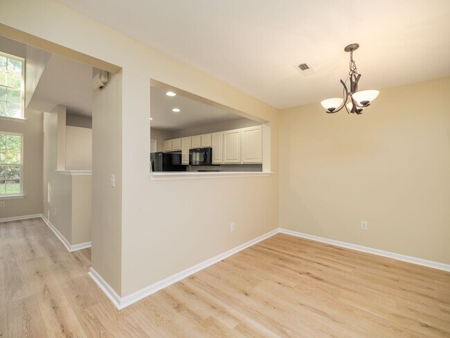 Foto del edificio - Comfort, Convenience, and Community Living...