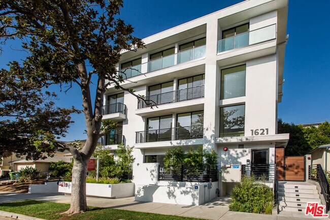 Foto del edificio - 1621 Malcolm Ave