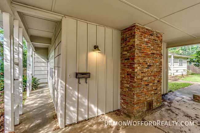 Building Photo - 1827 Parkridge Dr