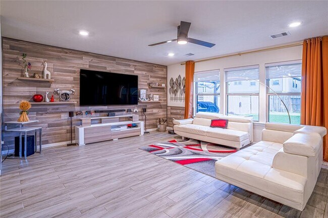 Building Photo - 16623 Live Oak Canyon Dr