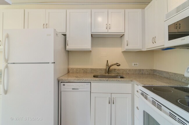 Foto del edificio - 1360 N Sandburg Terrace