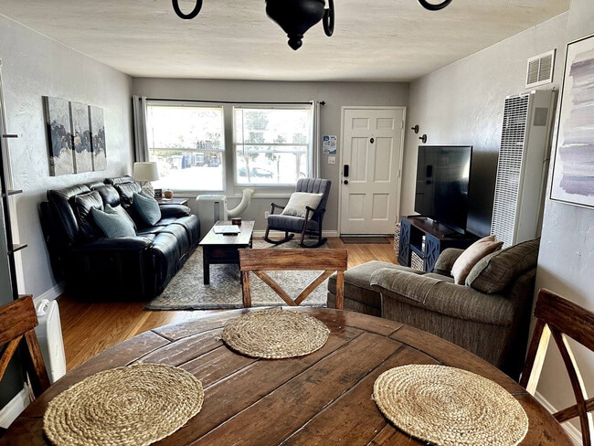 Foto del edificio - 7221 Vassar Ave