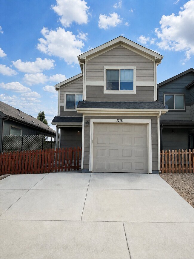 Building Photo - 1218 Hummingbird Cir