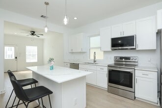 Building Photo - 8316 Peachtree St