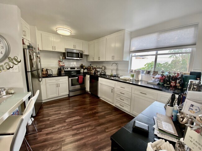 Foto del edificio - 1730 Glendon Ave