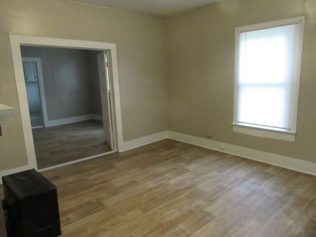 Building Photo - 513 N McQueen St