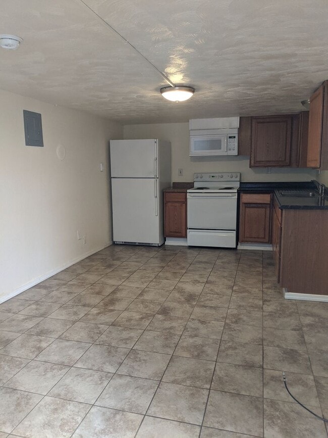 208 S Cambrian Ave Unit Lower, Bremerton, WA 98312 Room for Rent in Bremerton, WA