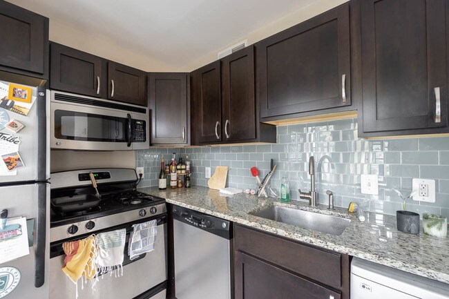 Foto del edificio - 2911 Newark St NW