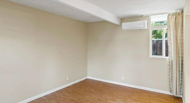 Foto del edificio - 2090 Sandalwood Ct